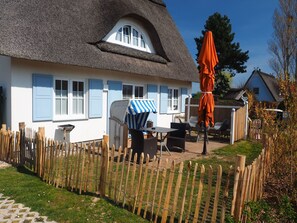 Outdoor dining - in Hohenkirchen mit Garten by Interhome (Alt Jassewitz)