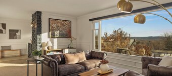 Privates Home with Views • Near Med & Airport/DT Two King beds and 2 Queen Beds