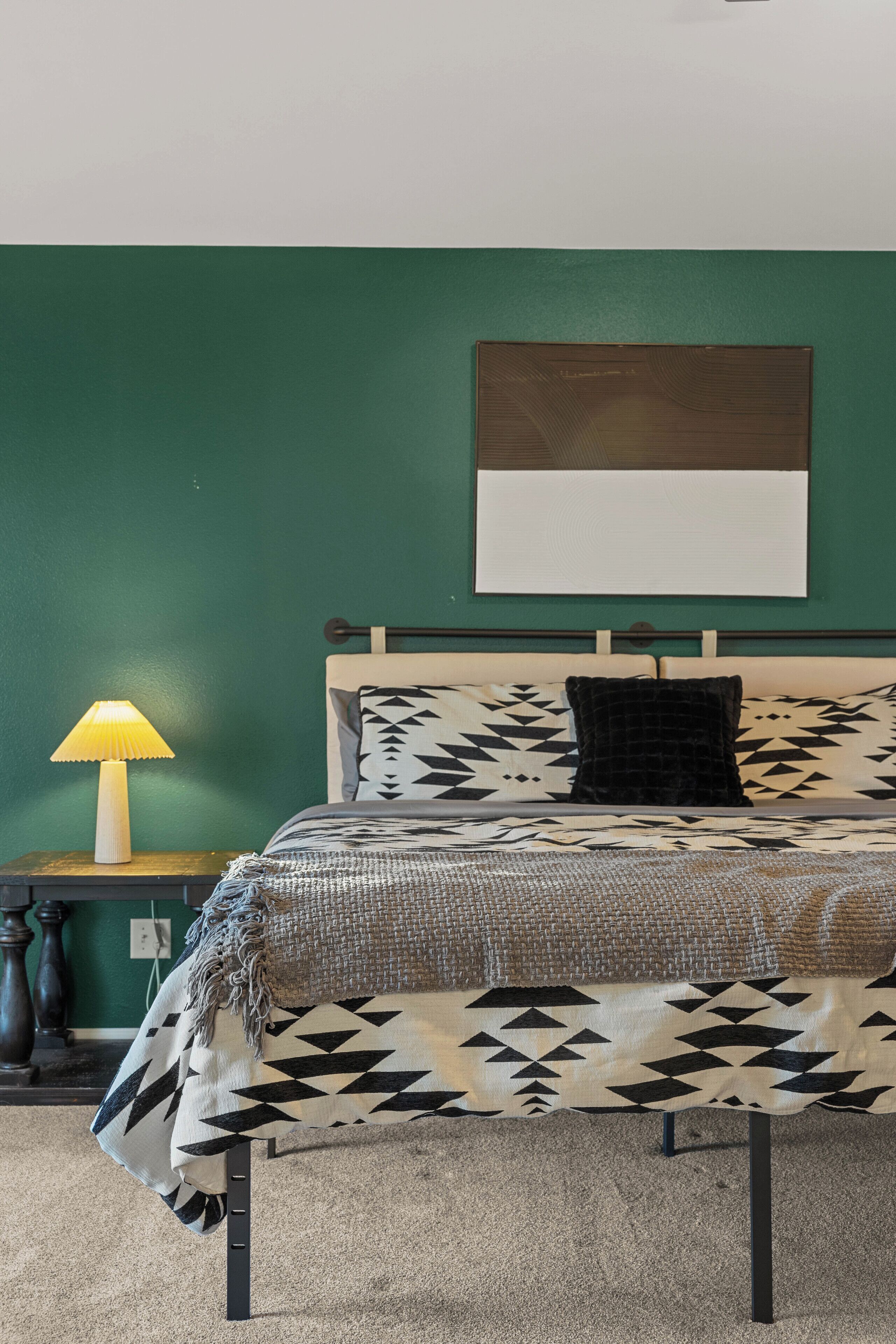 4 habitaciones, tabla de planchar con plancha, wifi y ropa de cama 