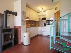 Kühlschrank, Mikrowelle, Ofen, Geschirrspüler