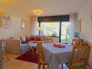 TV - Wohnung in Garmisch Partenkirchen mit Garten by Interhome (Garmisch-Partenkirchen)