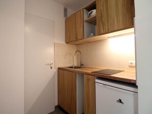 Kühlschrank, Kochgeschirr/Geschirr/Besteck
