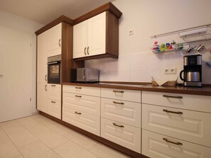 Fridge, oven, dishwasher, cookware/dishes/utensils - Wohnung in Garmisch-Partenkirchen by Interhome (Garmisch-Partenkirchen)