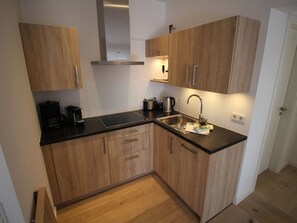 Kühlschrank, Kochgeschirr/Geschirr/Besteck