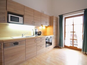 Fridge, oven, dishwasher, cookware/dishes/utensils - Appartement in Garmisch-Partenkirchen by Interhome (Garmisch-Partenkirchen)