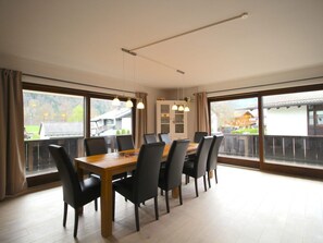 Dining - Wohnung in Garmisch mit großem Balkon by Interhome (Garmisch-Partenkirchen)