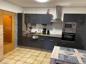 Fridge, microwave, oven, dishwasher - Queen De Luxe by Interhome (Garmisch-Partenkirchen)