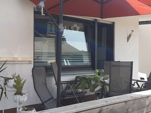 Outdoor dining - Kinderfreundliche Ferienwohnung in Niedersfeld mit Terrasse by Interhome (Winterberg)