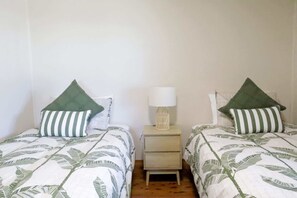 3 bedrooms, bed sheets