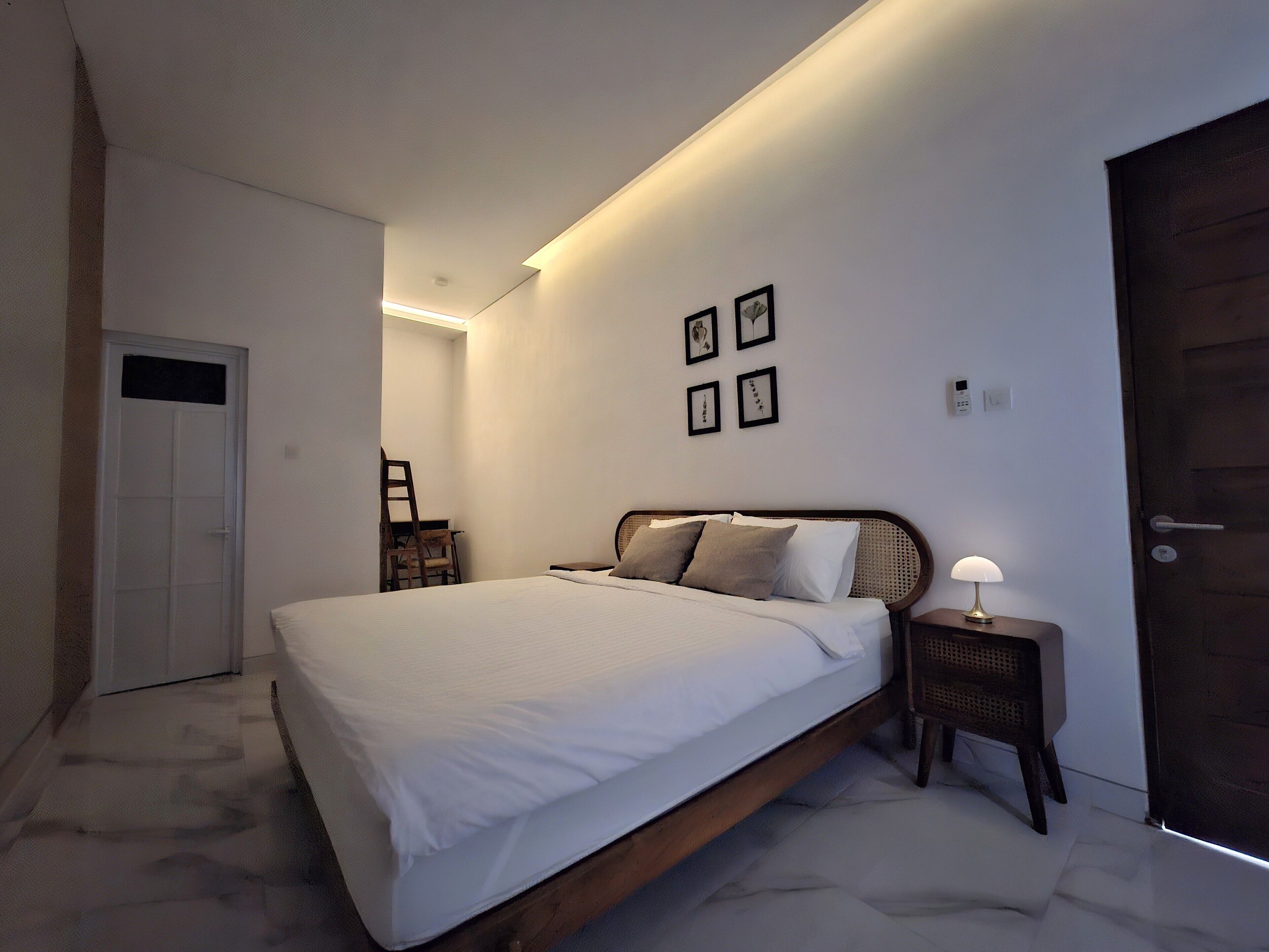 Luxury Villa, 3 Bedrooms | Meja, ruang kerja komputer riba, Wi-fi percuma 