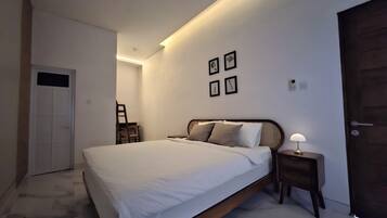 Luxury Villa, 3 Bedrooms | Meja, ruang kerja komputer riba, Wi-fi percuma