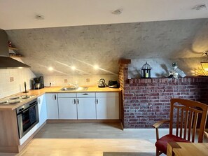 Fridge, oven, cookware/dishes/utensils - Nette Wohnung in Wirdum mit Kleiner Terrasse by Interhome (Marienhafe)