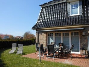 Outdoor dining - Doppelhaushälfte  Wendelin by Interhome (Hage)