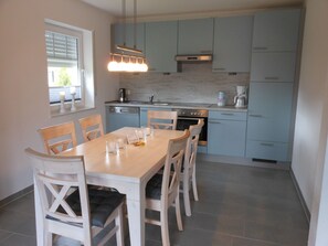 Fridge, microwave, oven, dishwasher - Doppelhaushälfte  Wendelin by Interhome (Hage)