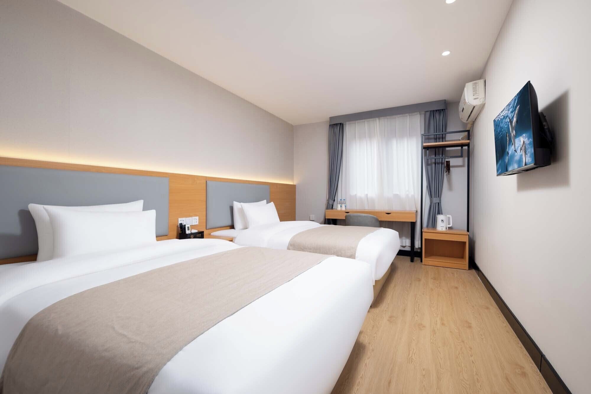 スタンダード ツインルーム | 客室ごとに異なる装飾、客室ごとに異なるインテリア、WiFi (無料)