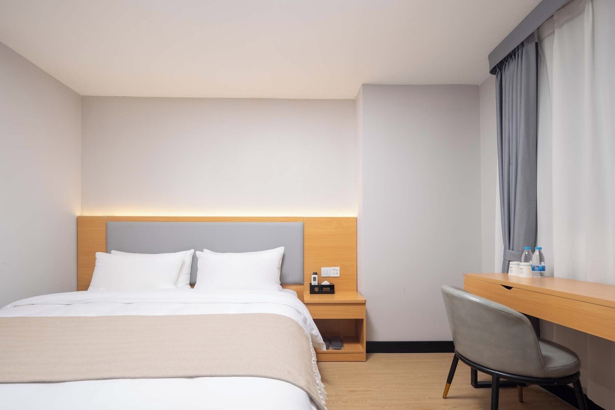 スタンダード ダブルルーム | 客室ごとに異なる装飾、客室ごとに異なるインテリア、WiFi (無料)