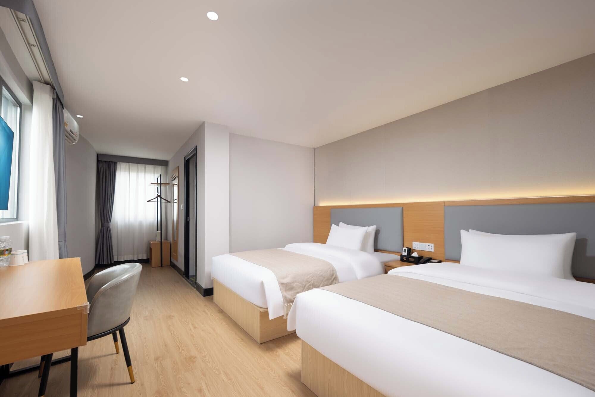 Senior Twin Room, City View