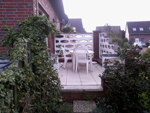 Outdoor dining - Strandnahe Erdgeschosswohnung Pferde-taxi by Interhome (Burhave)