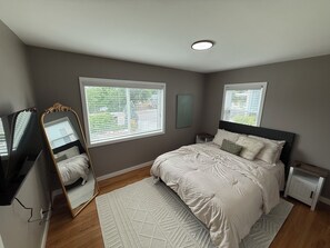 4 bedrooms, iron/ironing board, free WiFi, bed sheets