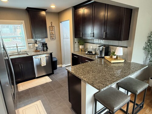 Come to the Hideaway, where downtown Castle Rock is a walk away!