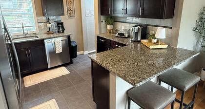 Come to the Hideaway, where downtown Castle Rock is a walk away!