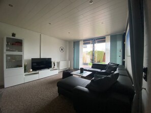 DVD player - in Tossens mit Möblierter Terrasse by Interhome (Burhave)