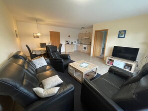 TV - Ebenerdige Wohnung in Heiligenhafen by Interhome (Heiligenhafen)