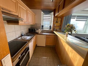 Fridge, microwave, oven, dishwasher - Wohnung 4 im 1. OG. by Interhome (Archsum)