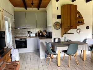 Kühlschrank, Ofen, Geschirrspüler, Kochgeschirr/Geschirr/Besteck