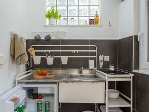 Fridge, cookware/dishes/utensils - in Dubrovnik mit Garten und Terrasse by Interhome (Dubrovnik)