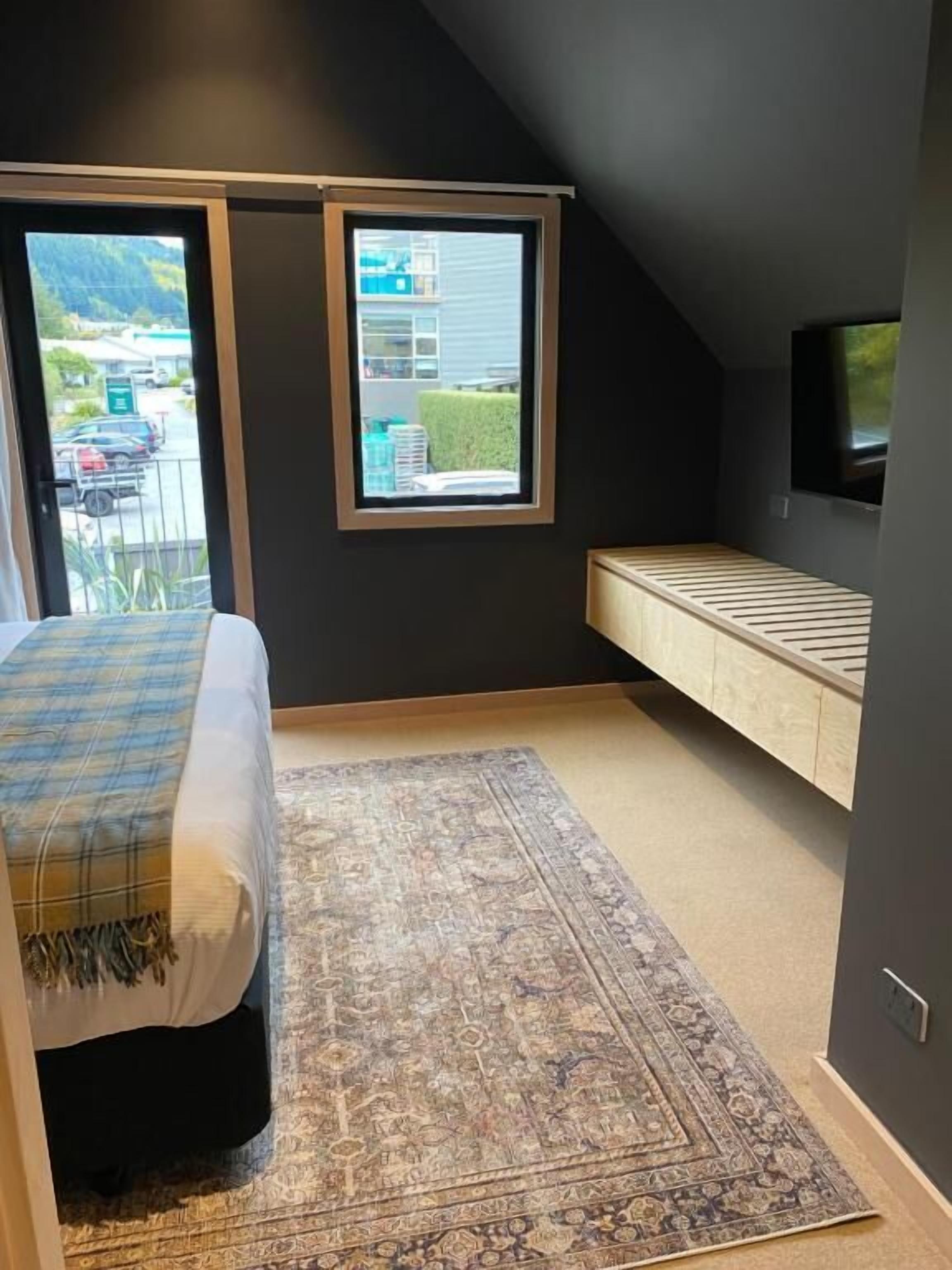 Superior Apartment | Blackout drapes, iron/ironing board, free WiFi