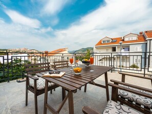 Outdoor dining - Studio mit Terrasse und herrlicher Aussicht by Interhome (Dubrovnik)