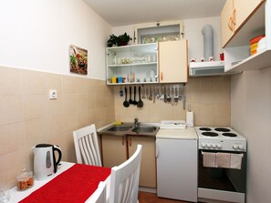 Fridge, oven, cookware/dishes/utensils - Ivana mitten im Blumengarten by Interhome (Dubrovnik)