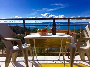 Outdoor dining - Wohnung "Slaven" mit Blick auf das Wasser by Interhome (Podgora)