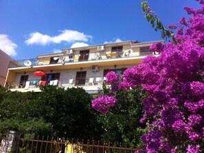 Exterior - Wohnung "Slaven" mit Blick auf das Wasser by Interhome (Podgora)