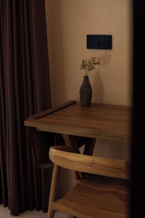 In-room safe, desk, laptop workspace, blackout curtains - Sola (Pecatu)
