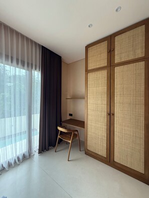 Unclassified image, 5 of 12, button - Sola (Kabupaten Badung)