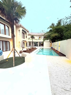 Unclassified image, 2 of 12, button - Sola (Kabupaten Badung)