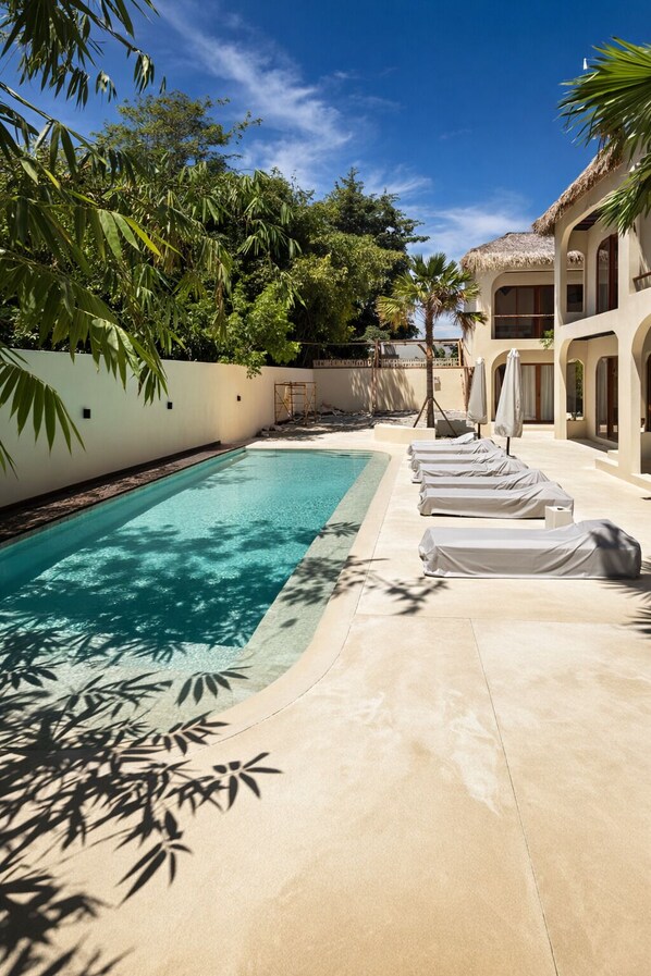 Unclassified image, 1 of 12, button - Sola (Kabupaten Badung)