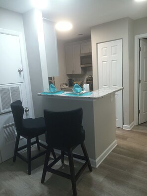 Fridge, microwave, oven, stovetop - The Serene Uptown Flat (Charlotte)