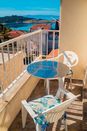 Outdoor dining - Große Wohnung in Donja Luka mit Eigenem Balkon und Meerblick by Interhome (Makarska)