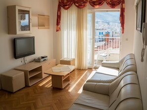 TV, DVD player - Große Wohnung in Donja Luka mit Eigenem Balkon und Meerblick by Interhome (Makarska)