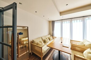 Lobby lounge - BIRD HOTEL (Kamakura)