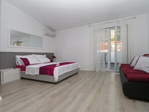 Internet - "Rose" mit Terrasse by Interhome (Makarska)