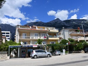 Exterior - Geräumige Familienwohnung in Strandnähe by Interhome (Makarska)