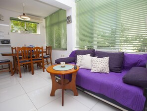 TV, fireplace - Komfortable Ferienwohnung mit Terrasse in Bidol by Interhome (Makarska)
