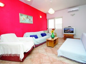 TV, DVD player - Große Wohnung in Zelenka mit Eigenem Parkplatz by Interhome (Makarska)