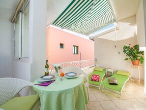 Outdoor dining - Gemütliche Ferienwohnung mit Terrasse in Bidol by Interhome (Makarska)