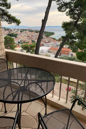 Outdoor dining - Strandnahe, klimatisierte Ferienwohnung by Interhome (Baška Voda)