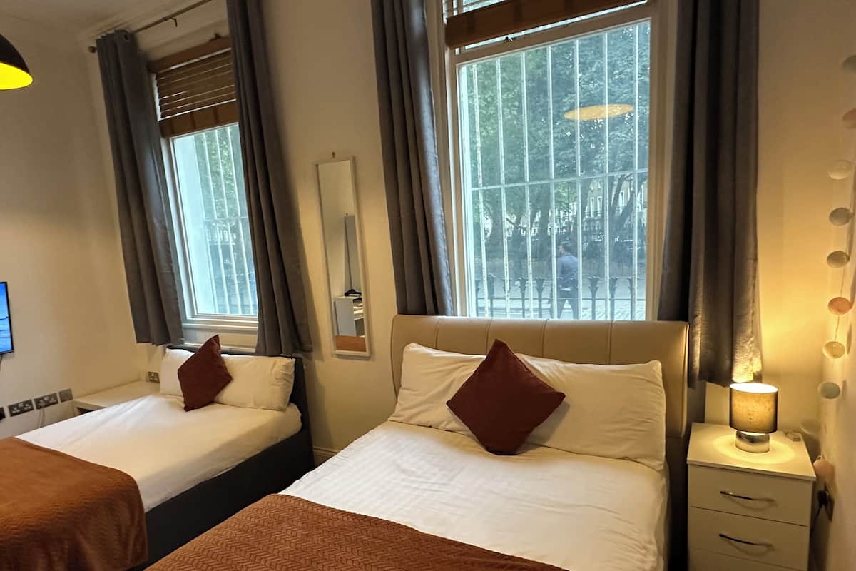 Apartment, 2 Double Beds | Laptop workspace, free WiFi